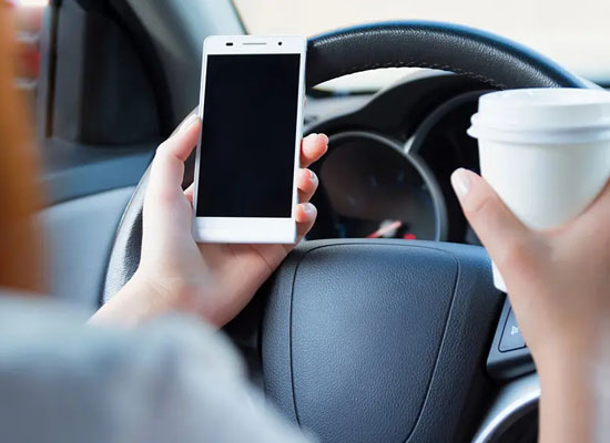 Những yếu tố gây mất tập trung khi lái xe và cách khắc phục